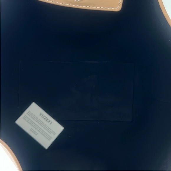 Yuzefi Large Mochi tote bag in Cashew - Picture 6 of 9